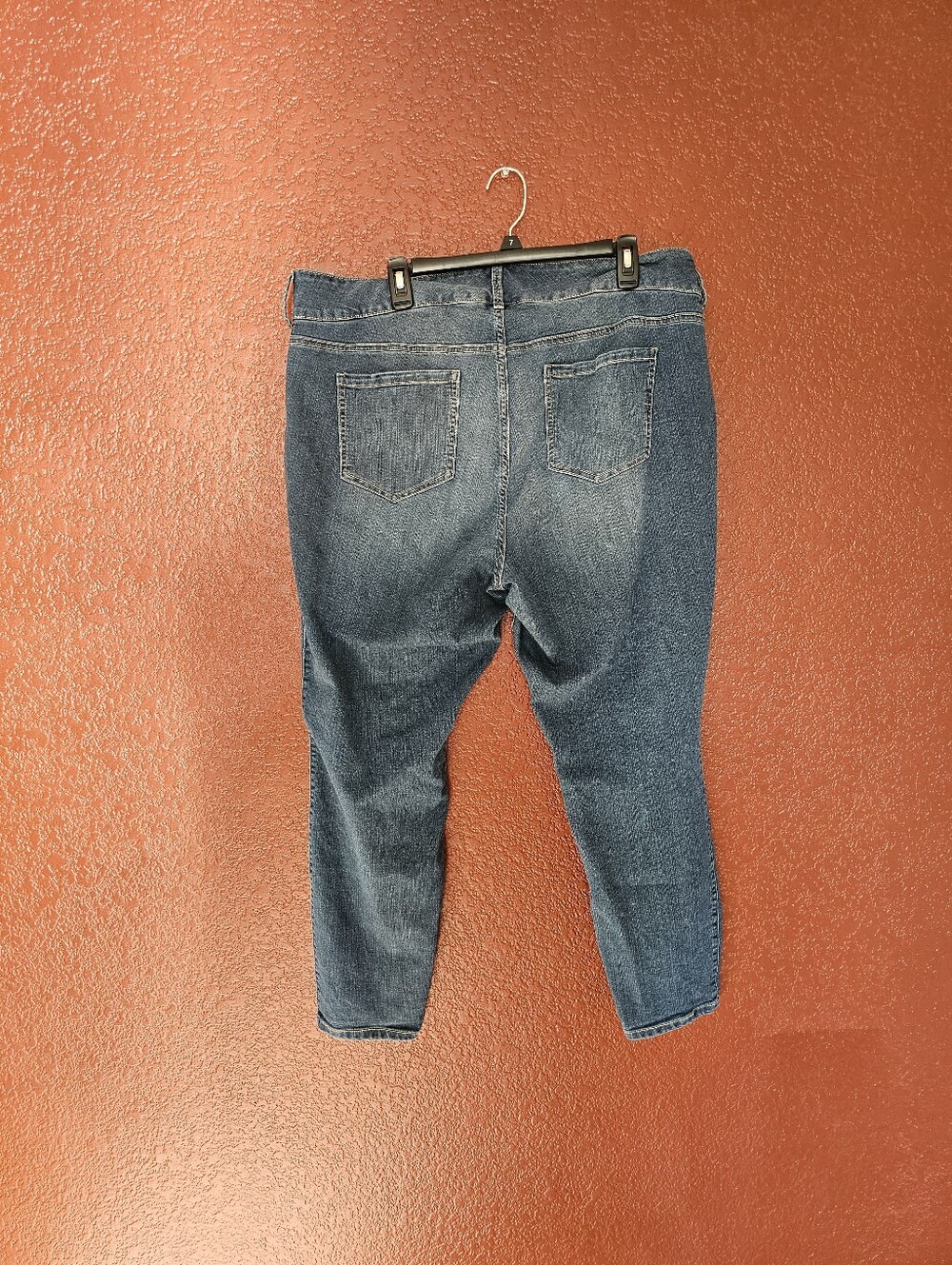 torrid Mid-Rise Ankle Skinny Jeans in Blue Wash - Picture 3 of 8
